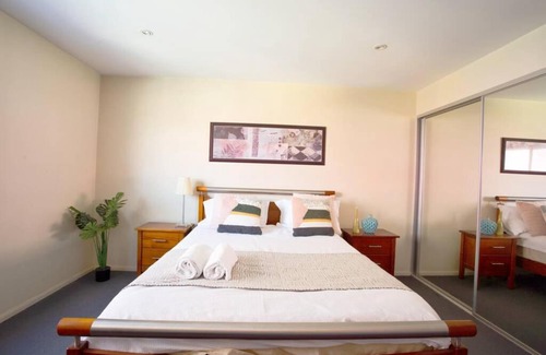 Sullivan's Cove Apartamento | Three bedrooms Unit with free parking