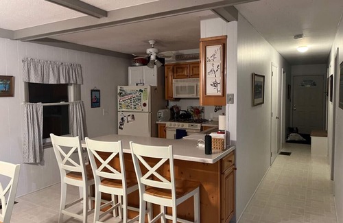 Skaneateles Casa | Three Birds Cottage: Nivel Skaneateles Lake Sunset Side
