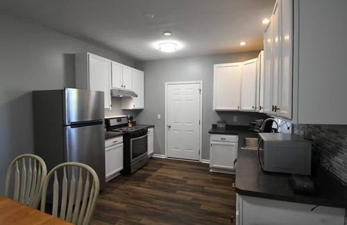 Lake Geneva Casa | Three Blocks from Paradise – Cozy Home for 8 Near Lake Geneva