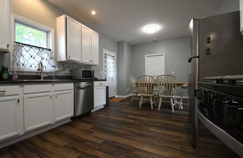 Lake Geneva Casa | Three Blocks from Paradise – Cozy Home for 8 Near Lake Geneva