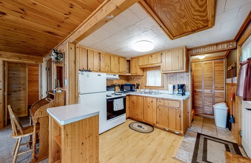 Greenville Casa | Three cabins in one - lakefront property - dog-friendly