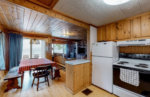 Greenville Casa | Three cabins in one - lakefront property - dog-friendly