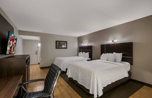 Ashley Oaks Hotel | Three Charming Rooms w/ Complimentary Breakfast | Budget Wise Stay