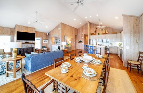 Pawleys Island Casa | Three Daughters: Oceanfront House in Gated Community w/ Pool