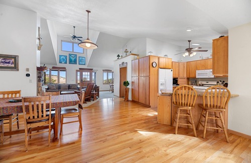 Piedmont Otro | Three generations of ranch families have homesteaded on this 40 acre property