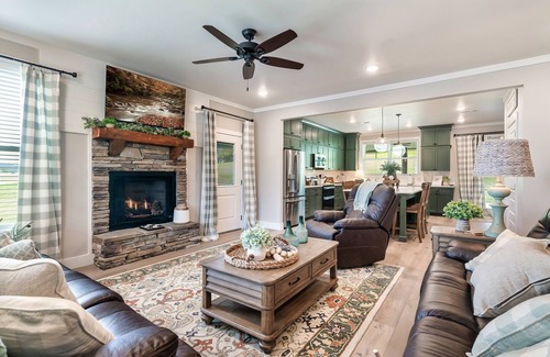 Sevierville Casa | Three king bedrooms with pool table and hot tub!