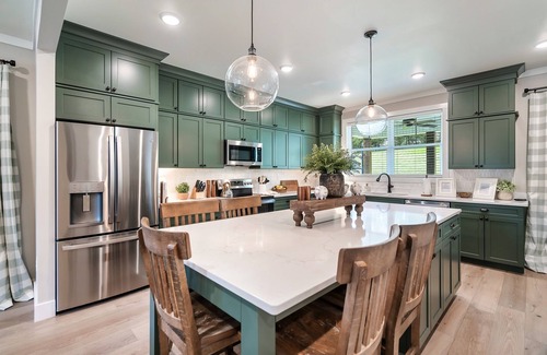 Sevierville Casa | Three king bedrooms with pool table and hot tub!