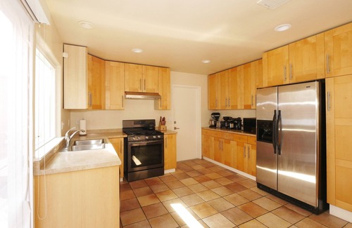 University City Casa | Three King Beds, Two Large Desks and a Gourmet Kitchen near La Jolla