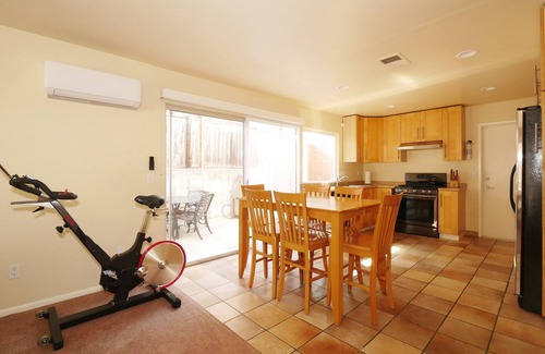 University City Casa | Three King Beds, Two Large Desks and a Gourmet Kitchen near La Jolla