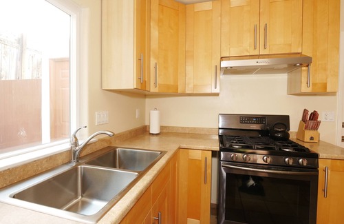 University City Casa | Three King Beds, Two Large Desks and a Gourmet Kitchen near La Jolla