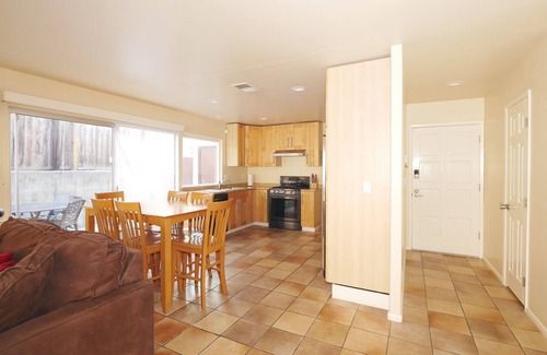 University City Casa | Three King Beds, Two Large Desks and a Gourmet Kitchen near La Jolla