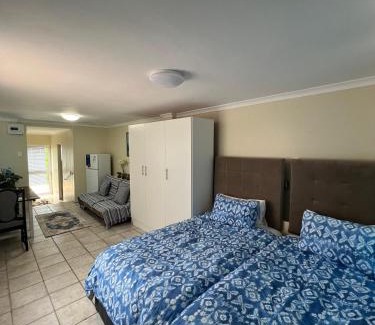 Durban North Apartamento | Three Little Birds Guest Cottage