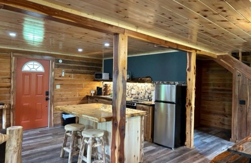 Jasper Cabina | Three Oaks Cabin - A Log Cabin Just 3 Miles East of Jasper on Hwy 74E