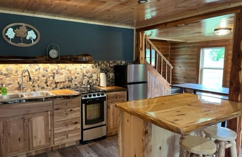 Jasper Cabina | Three Oaks Cabin - A Log Cabin Just 3 Miles East of Jasper on Hwy 74E