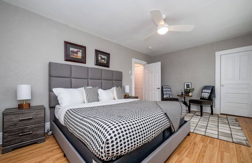 Three Oaks Casa | Three Oaks Multi Unit (2 Night Summer Min)