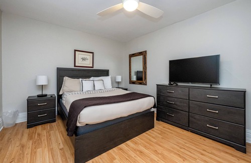 Three Oaks Casa | Three Oaks Multi Unit (2 Night Summer Min)
