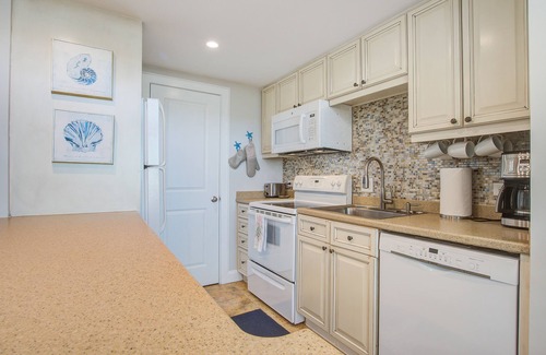 Kiawah Island Condominio | Three Oceanfront Private Balconies with Panoramic View, Dolphins & Calm Breezes!