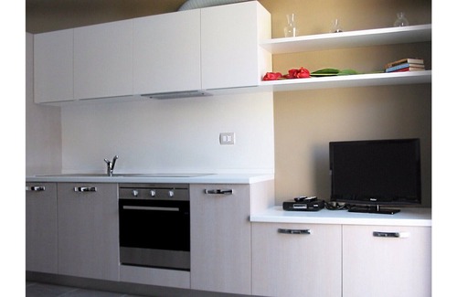 Spinone Al Lago Apartamento | Apartamento de tres habitaciones frente al lago en una residencia con piscina de temporada y solárium