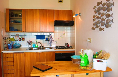 San Teodoro Apartamento | Apartamento de tres habitaciones, jardín con vistas al mar, a 200 metros de Salina Bamba y a 800 metros de Cala Brandinchi.
