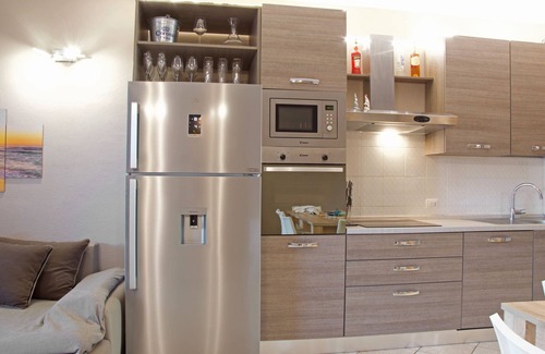 Santa Teresa di Gallura Apartamento | Apartamento de tres habitaciones con 2 baños, amplia terraza y jardín equipado.