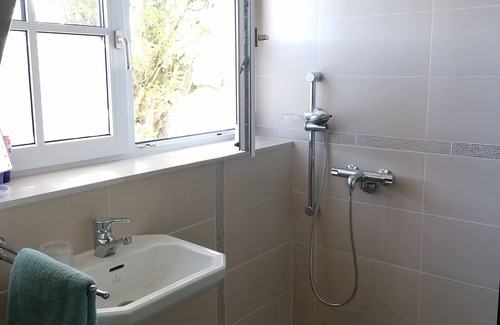 Municipality of Enkhuizen Casa | Three spacious and luxurious rooms, each with a private shower, toilet and TV