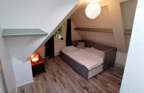 Municipality of Enkhuizen Casa | Three spacious and luxurious rooms, each with a private shower, toilet and TV