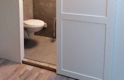Municipality of Enkhuizen Casa | Three spacious and luxurious rooms, each with a private shower, toilet and TV