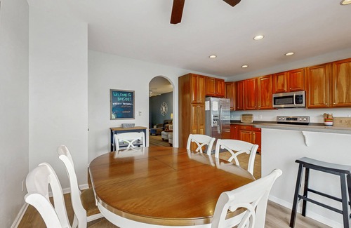 Sun Ridge Casa | Three-Story Bayside Resort Retreat W/ Shared Pool/Hot Tub, Balcony & Central AC