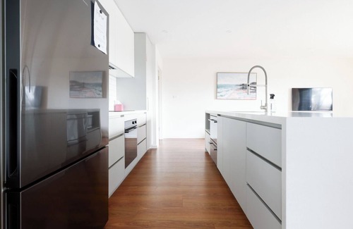 Launceston CBD Casa | Three-Story Haven River Views & Near Gorge