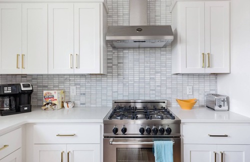 Edgehill Casa | Three Story Home With Urban Courtyard Minutes to Downtown