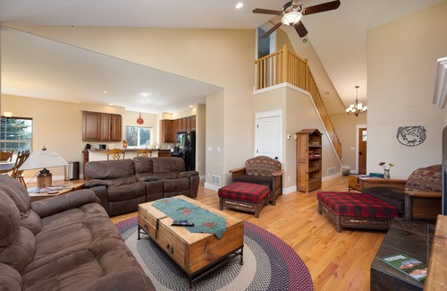 Four Corners Casa | Three Suites Lodge, Full Private Bathrooms!