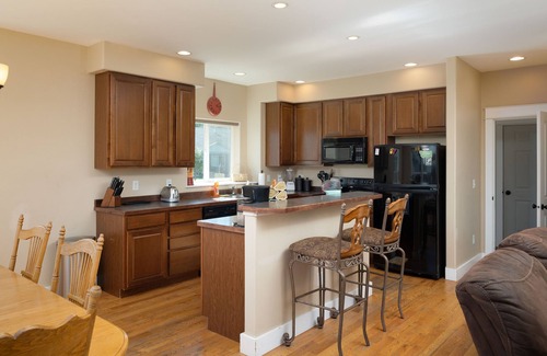 Four Corners Casa | Three Suites Lodge, Full Private Bathrooms!