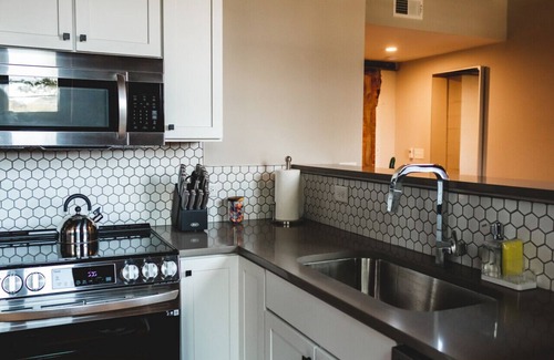 Jonesville Apartamento | Three Trails Unit 8 |WineCountry/RoofDeck/Downtown