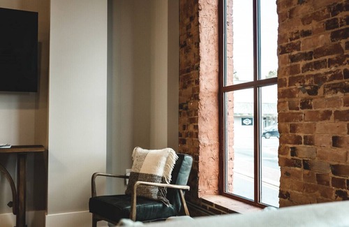 Jonesville Apartamento | Three Trails Room 6 | Downtown/WineCountry/RoofDeck