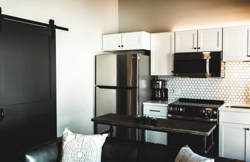 Jonesville Apartamento | Three Trails Unit 11 | Historic/WineCountry/RoofDeck