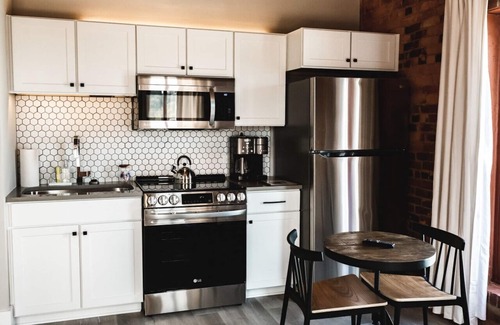 Jonesville Apartamento | Three Trails Unit 14 | WineCountry/RoofDeck/Studio/Dwntn