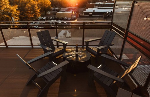 Jonesville Apartamento | Three Trails Unit 14 | WineCountry/RoofDeck/Studio/Dwntn