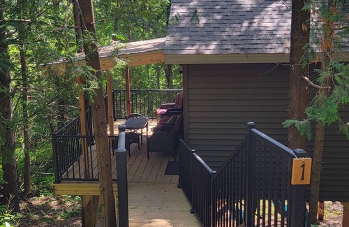 Elba Cabina | Three Treehouse Cabins in the Bluff Woodlands