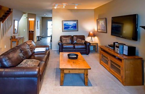East Kootenay Casa | Thunder Ridge Chalet by Fernie Lodging Company