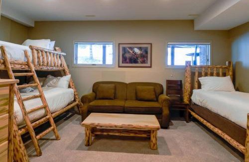 East Kootenay Casa | Thunder Ridge Chalet by Fernie Lodging Company
