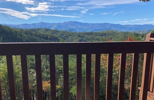 Townsend Cabina | Thunderhead Mountain Expanse--Breathtaking View!!