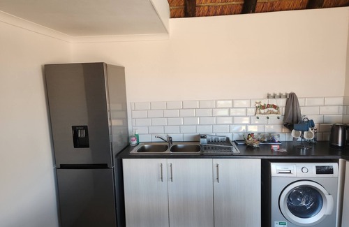 Mountainside Cabaña | Thys' Place, a Gateway to Coastal Bliss in Gordon's Bay! Digital Nomad paradise!