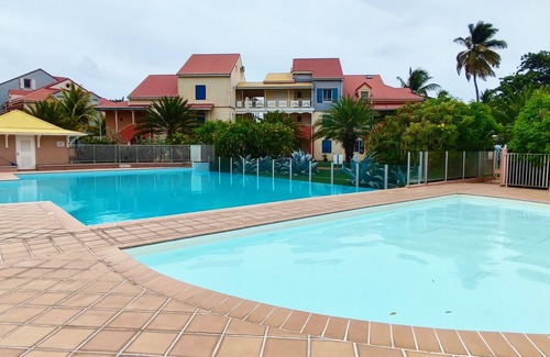 Bas du Fort Apartamento | Ti punch waterfront apartment with pool