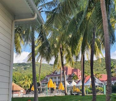 Gros Raisins Apartamento | Ti Rhum Passion vue mer dans célèbre Village de Vacances