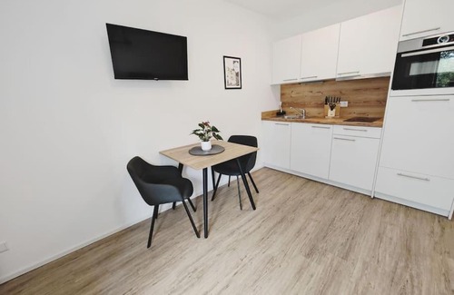 Metzingen Apartamento | TiCasa BLACK-Zentral-Outlet-Aufzug-Stylisch-Unique
