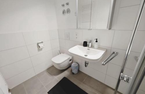 Metzingen Apartamento | TiCasa BLACK-Zentral-Outlet-Aufzug-Stylisch-Unique