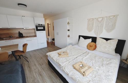 Metzingen Apartamento | TiCasa GOLD-Zentral-Outlet-Aufzug-Stylisch-Unique
