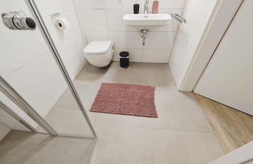 Metzingen Apartamento | TiCasa GOLD-Zentral-Outlet-Aufzug-Stylisch-Unique