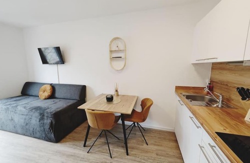 Metzingen Apartamento | TiCasa GOLD-Zentral-Outlet-Aufzug-Stylisch-Unique