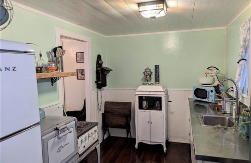 Westlake Cabina | Ticketmaster Chamber - Lakefront Studio Vacation Rental